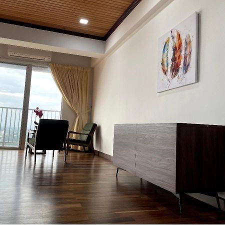 The Venus - Spacious Wooden Top Floor Apartment Sitiawan Εξωτερικό φωτογραφία