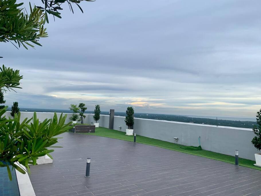 The Venus - Spacious Wooden Top Floor Apartment Sitiawan Εξωτερικό φωτογραφία